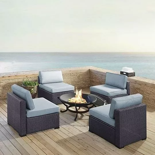 Crosley – Biscayne 5-Piece Wicker Set With 4 Chairs, White Cushions & Firepit