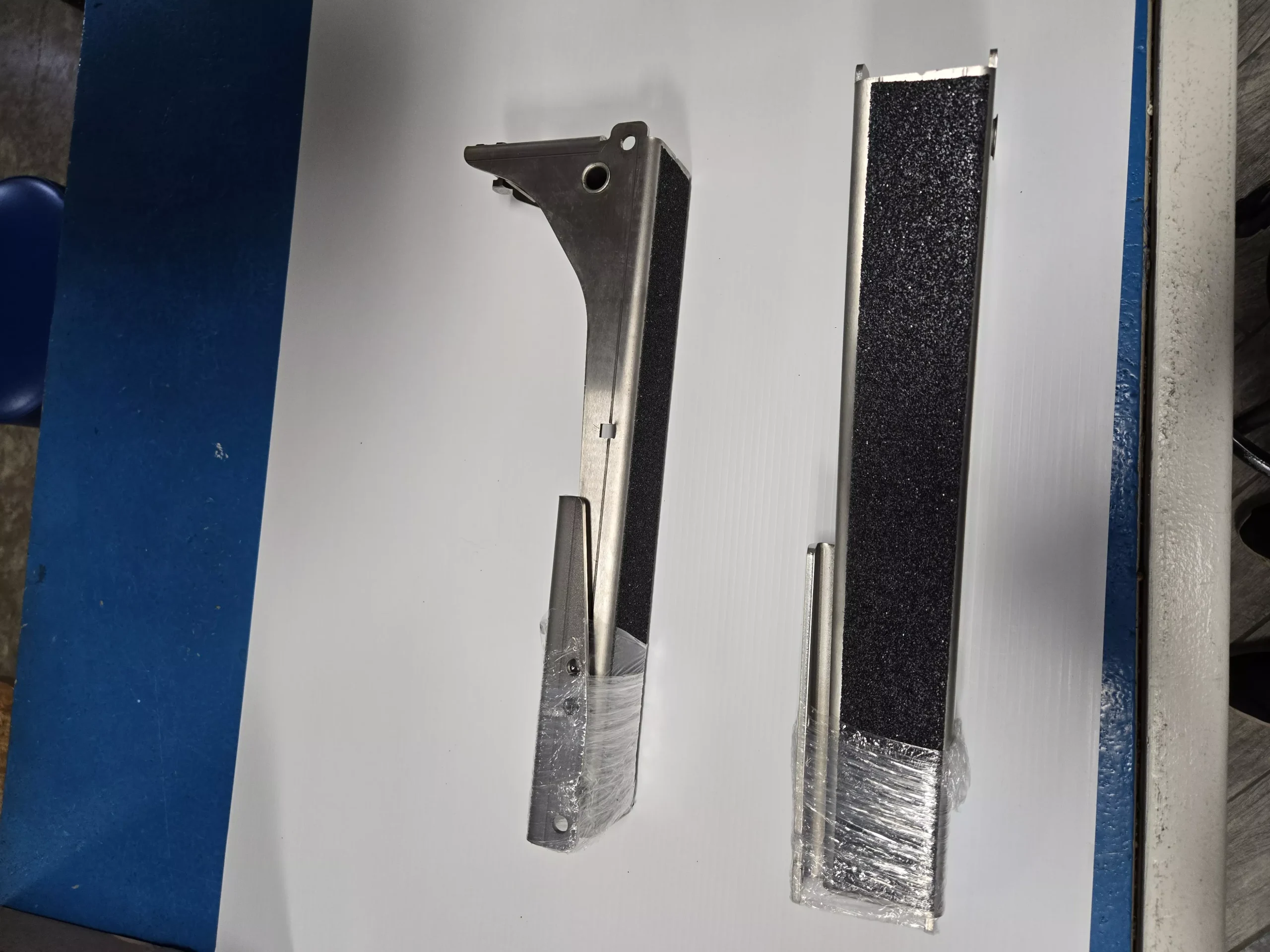 Vanishing Lid Adjustable Bracket 14" with Anti-Skid Tape